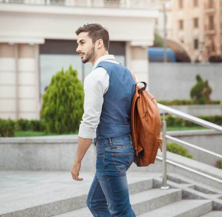 Prendas que te harán destacar en este regreso a la universidad